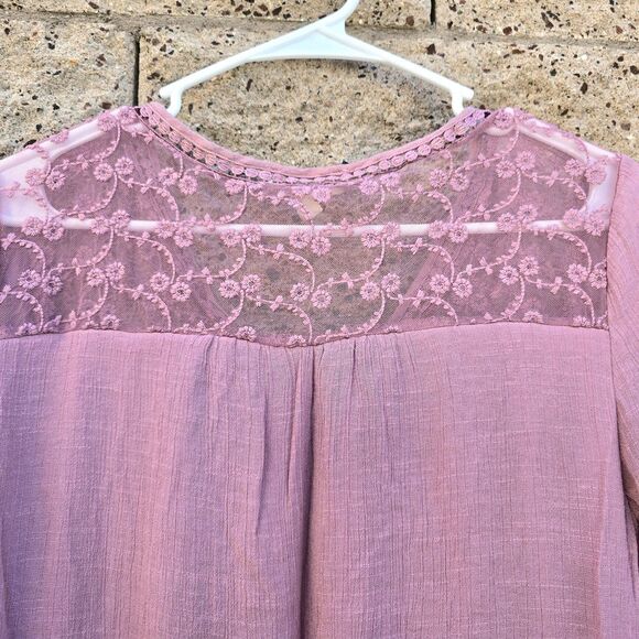 Elegant Pink Lace-Trimmed Women's Top - Picture 10 of 16